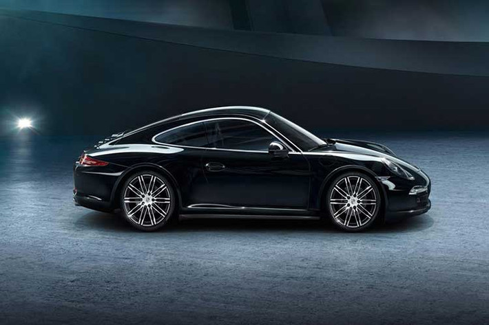 Mức tiêu thụ nhiên liệu của 911 Carrera Black Edition là 11,3 đến 13,1 lít/100 km trong thành phố; 6,6 đến 7,5 lít/100 km đường trường và 8,2 – 9,5 lít/100 km địa hình hỗn hợp.