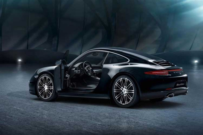 911 Carrera có 2 phiên bản coupe hoặc mui trần.