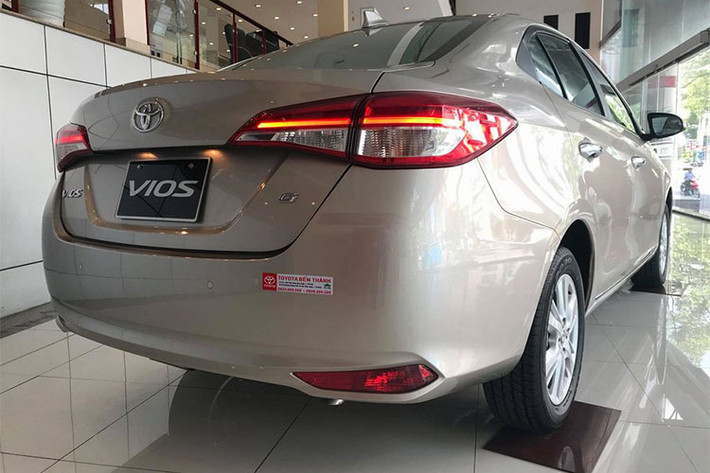 Đáng tiếc xe vẫn sử dụng động cơ 2NR-FE 1.5L Dual VVT-I, công suất 108 mã lực tại 6.000 vòng/phút, mô-men xoắn cực đại 140 Nm tại 4.200 vòng/phút, đi kèm hộp số là hộp số tự động CVT và số sàn 5 cấp. Các thông số này giống hệt phiên bản 2017 được phân phối tại Việt Nam.