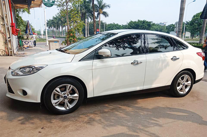 Dư luận hiện đang dành sự quan tâm khá lớn đến vụ việc một khách hàng làm đơn khởi kiện Ford Việt Nam. Vị khách hàng khởi kiện nhà phân phối và lắp ráp ôtô đình đám này là ông Võ Quốc Bình, người đang sử dụng chiếc xe Ford Focus 2014 bị lỗi hộp số dù vẫn còn thời hạn bảo hành.