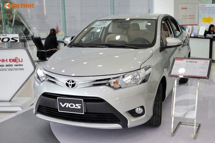 Tiếp tục gây thất vọng trong danh sách 10 ôtô bán chạy nhất Việt Nam tháng 2 chính là "ông vua doanh số" Toyota Vios khi tụt thêm 1 hạng so với tháng trước đó. Doanh số chỉ đạt 636 xe, cách biệt khá xa so với vị trí đứng đầu cùa Honda CR-V. Đồng thời so với cùng kỳ năm ngoái, Vios có mức giảm khá sâu - 142,2 %.
