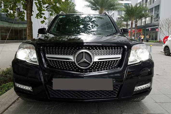 Chiếc Mercedes-Benz GLK300 4Matic trong bài viết này đang được người dùng tại Hà Nội rao bán được sản xuất năm 2010, đã lăn bánh hơn 54.700km và chào bán với giá 745 triệu đồng. Trên thị trường xe cũ, hầu hết GLK300 2010 thường được rao bán với giá dưới 700 triệu. Những chiếc đi ít và được giữ gìn tốt mới có giá trên 700 triệu đồng.