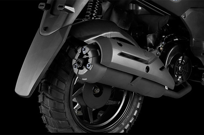 Trái tim của mẫu xe ga SYM CroX + 150 2018 này là khối động cơ xylanh đơn, dung tích 150cc, làm mát bằng gió, sản sinh công suất 11,4 mã lực tại tua máy 8.000 vòng/phút và mômen xoắn cực đại 6.000 vòng/phút.
