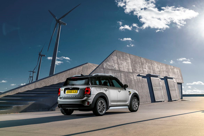 Như vậy, có thể đánh giá MINI Cooper S E Countryman là một lựa chọn mới cực kì hấp dẫn cho nhu cầu sử dụng 1 chiếc MINI thiết kế đẹp, vận hành linh hoạt nhưng tiết kiệm nhiên liệu và thân thiện với môi trường - vốn là xu hướng phát triển những mẫu xe đô thị trong tương lai.