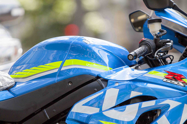 Theo Suzuki, GSX-R1000 thế hệ mới là chiếc superbike nhẹ nhất, mạnh nhất mà hãng từng sản xuất và hoàn toàn khác biệt so với phiên bản hiện tại. Để làm được điều này, hãng đã thiết kế GSX-R1000 thế hệ thứ 6 với hướng suy nghĩ "đơn giản hóa" để khiến mọi chi tiết của xe trở nên đơn giản hơn về mặt cơ khí để có độ bền cao hơn, đồng thời tích hợp các công nghệ hỗ trợ người lái hiện đại.