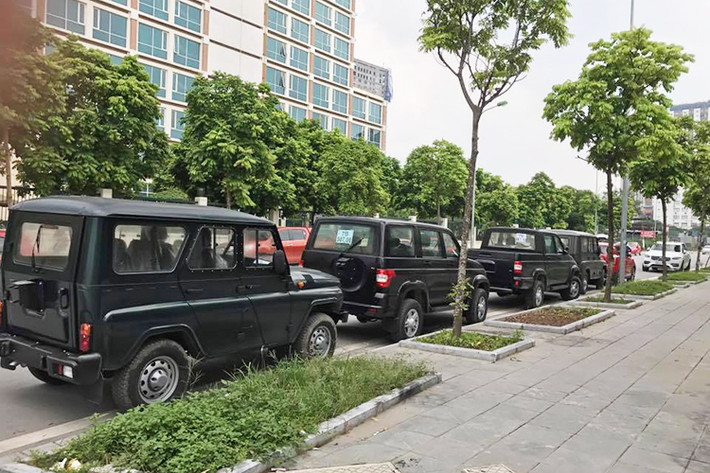 Phiên bản Hunter sử dụng động cơ diesel tại Việt Nam được hãng xe hãng UAZ cung cấp là 2.2 lít công suất 114 mã lực, có thể đạt tốc độ tối đa 135 km/h. Sức mạnh được truyền xuống hệ dẫn động bốn bánh toàn thời gian thông qua hộp số sàn 5 cấp. Theo nhà sản xuất công bố, xe tiêu thụ nhiên liệu khoảng 9,5 lít/100km trong điều kiện đường hỗn hợp.