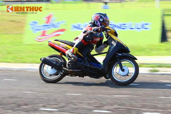 Nữ biker Trần Thị Đoan Trang là người đã từng lọt vào danh sách 126 ứng cử viên trẻ trong độ tuổi từ 13 đến 20 từ các Quốc gia Châu Á tham gia giải Shell Asian Talent Cup 2015 diễn ra vừa qua tại Malaysia.
