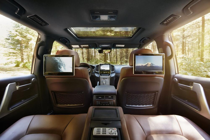 Trang bị tùy chọn duy nhất của mẫu SUV 8 chỗ phiên bản nâng cấp 2019 này chỉ là hệ thống giải trí với đầu đĩa DVD cho hàng ghế sau.