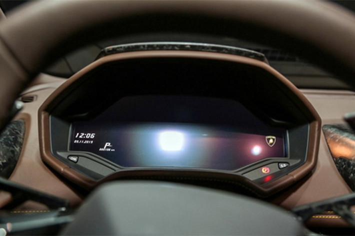 Huracan Spyder trang bị động cơ 5,2 lít V10 hút khí tự nhiên công suất 602 mã lực tại vòng tua máy 8.250 vòng/phút, mô-men xoắn cực đại 560 Nm tại 6.500 vòng/phút. Siêu xe cần 3,4 giây để tăng tốc từ 0-100 km/h, tốc độ tối đa 324 km/h.
