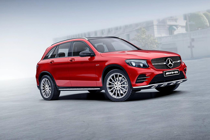 Nhu cầu cho Mercedes-Benz GLC ngày càng tăng cao, bên cạnh việc đáp ứng cho các khách hàng thông thường, hãng xe Đức sắp tới còn giới thiệu thêm phiên bản hiệu năng cao GLC 43 4MATIC tại thị trường Việt Nam. So với GLC 250 hay GLC 300 đang bán tại Việt Nam, chiếc Mercedes-AMG GLC 43 4MATIC có sức mạnh động cơ mạnh hơn hẳn.