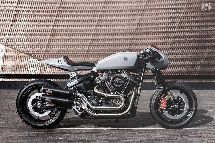 Harley-Davidson Fat Bob 114 sở hữu khối động cơ Milwaukee-Eight 114 với xy-lanh đôi, dung tích 1.868 cc và mô-men xoắn cực đại 161,3 Nm tại vòng tua máy 3.000 vòng/phút. Động cơ đi cùng với hộp số 6 cấp. Giá xe Harley-Davidson Fat Bob 114 mới tại Việt Nam bán ra chính hãng là 876,5 triệu đồng.