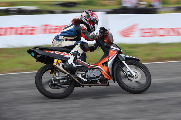 Sau thành công ở Bà Rịa – Vũng Tàu, Honda Việt Nam tiếp tục mang giải đua đến với các khán giả Bình Dương vào ngày 30/7/2017 vừa qua. Tại giải lần này, 12 vận động viên sẽ thi đấu ở hạng mục xe MSX 125cc, 16 vận động viên thuộc hạng mục xe máy Winner 150cc cùng 12 tay đua tại hạng mục xe Blade 110cc tại Trường đua 2K, Bình Dương.