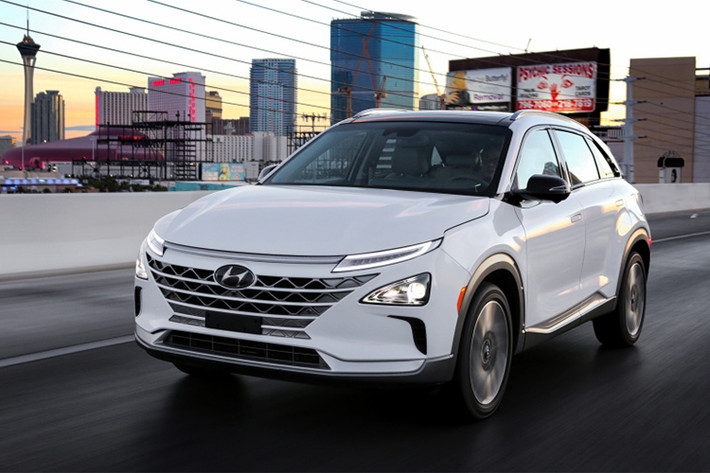 Với 733 đơn đặt hàng trong ngày đặt hàng trước của mẫu xe Nexo 2019, nó được xem là đối thủ đáng gờm của các mẫu xe ôtô điện đình đám khác cùng phân khúc hiện nay như Toyota Mirai hay Honda Clarity.