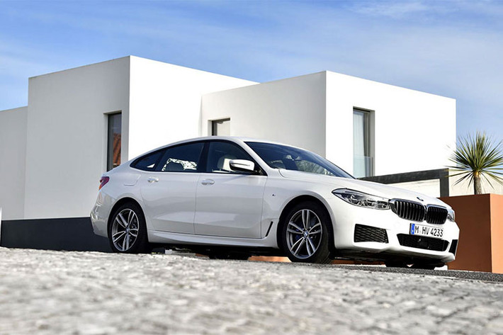 BMW 6-Series Gran Turismo 2018 ra mắt thị trường vào năm ngoái với các phiên bản động cơ xăng và dầu 6 xy-lanh thẳng hàng (I6) bao gồm: 630i, 640i máy xăng và 630d và 640d máy dầu. Bắt đầu từ tháng 7/2018, xe sẽ có thêm phiên bản 620d sử dụng động cơ dầu 4 xy-lanh thẳng hàng (I4) dung tích 2.0L tăng áp (turbodiesel).