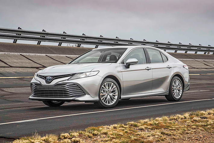 Toyota vừa tiết lộ một vài hình ảnh của chiếc Camry phiên bản Châu Á chuẩn bị được ra mắt tại Nhật Bản trông thời gian tới. Thậm chí hãng xe Nhật Bản còn "hào phóng" tặng thêm người xem hình ảnh của phiên bản thể thao TRD và bản độ cao cấp Modellista rất ấn tượng. Đây cũng sẽ là thiết kế của Toyota Camry 2018 hoàn toàn mới sẽ ra mắt tại thị trường Việt Nam trong thời gian tới.