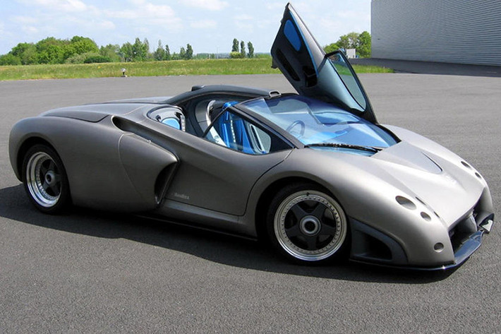 Không phải là mẫu xe Lamborghini thiết kế xấu nhất nhưng Pregunta lại cần cụm đèn pha lớn hơn và một nửa phần nóc nữa thì mới có cơ hội lên dây chuyền sản xuất thương mại. Trong tiếng Tây Ban Nha, cái tên "Pregunta" có nghĩa là "câu hỏi". Tuy nhiên, dù câu hỏi là gì thì Lamborghini Pregunta cũng chẳng phải câu trả lời.