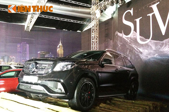 Tiêu điểm của sự kiện SUVenture chính là GLS, mẫu SUV hạng sang cỡ lớn hoàn toàn mới của Mercedes-Benz. GLS được giới thiệu đến khách hàng Việt Nam với 4 phiên bản khác nhau, trong đó có 1 phiên bản động cơ diesel và 1 phiên bản hiệu năng cao.