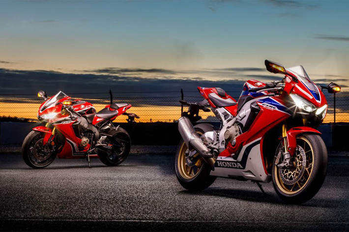 Vào năm 2017, Honda đã tiến hành nâng cấp thiết kế mẫu sportbike cao cấp nhất của hãng là Honda CBR1000RR. Siêu môtô Honda CBR1000RR 2017 được cho là bước tiến mới trong ngôn ngữ thiết kế của thương hiệu xe Nhật Bản. Thế nhưng, có vẻ như Honda vẫn đang có kế hoạch tiếp tục thay đổi thiết kế của mẫu sport bike này.