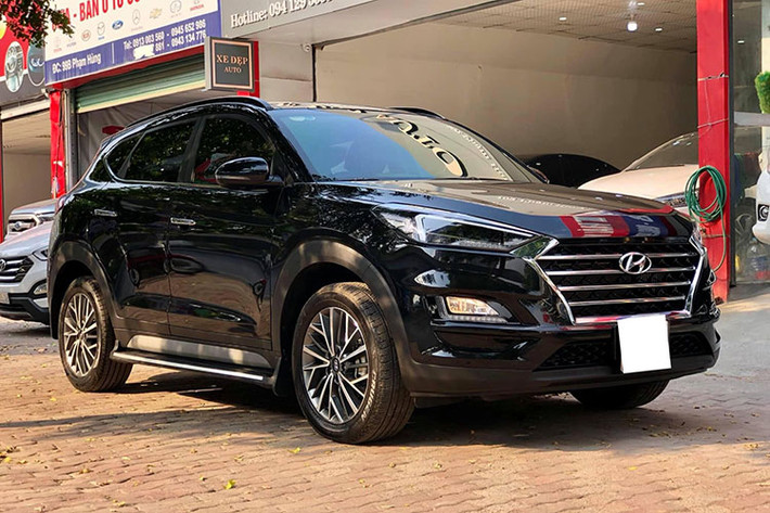 Tại thị trường Việt Nam, mẫu xe Hyundai Tucson 2019 mới ra mắt sẽ có tổng cộng 4 phiên bản khác nhau và 3 loại động cơ. Trong đó chỉ có duy nhất một phiên bản máy dầu Diesel 2.0L. Ở phiên bản 2019, thay đổi đáng giá nhất trên Hyundai Tucson máy dầu còn nằm ở hộp số mới.
