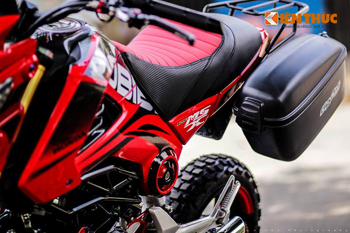 Yêu thích những cung đường, vì vậy chiếc xế phong cách Touring còn trang bị một cốp để đồ phía sau bên trái, không phải là hai thùng như nhiều mẫu xe khác .