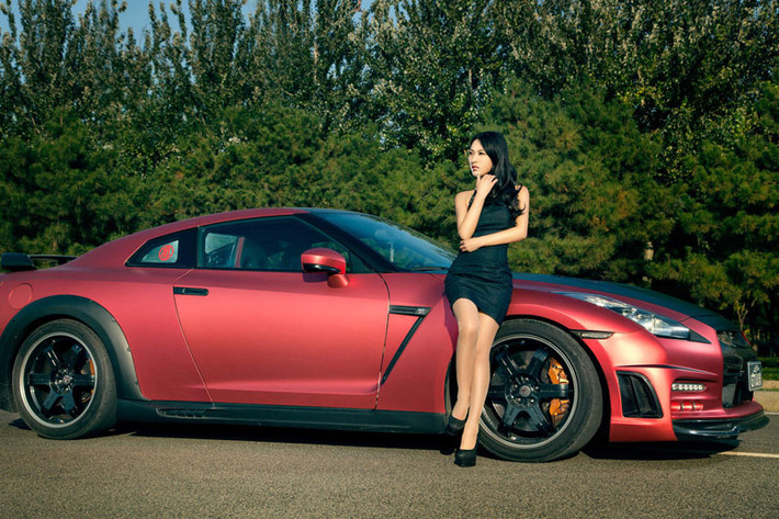 Nissan GT-R Nismo sử dụng động cơ V6 dung tích 3,8 lít cho công suất 595 mã lực, mô-men xoắn cực đại 650 Nm.