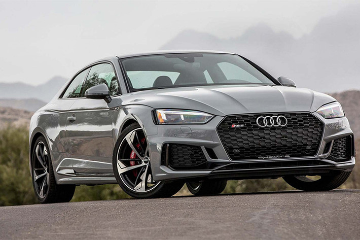 Audi RS5 2018 là chiếc xe mạnh nhất trong ''gia đình'' A5 của Audi với vận tốc cực đại 280 km/h (RS Dynamic). Đây là mẫu coupe đối thủ trực tiếp của: BMW M4 Coupe, Mercedes-AMG C63 S Coupe hay Lexus RC F.