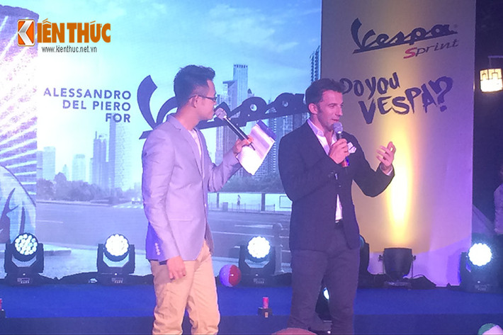 Việt Nam là đất nước duy nhất tại Châu Á, huyền thoại bóng đá Alessandro Del Piero có chuyến thăm ở vai trò đại sứ thương hiệu Vespa toàn cầu.