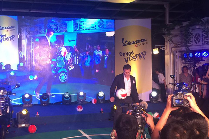 Del Piero cho biết anh đi xe Vespa từ năm 14 tuổi (ở Ý 14 tuổi được phép đi xe hai bánh). Anh thích lái Vespa phiêu du trên những con phố vào những ngày thời tiết đẹp có nắng có gió, ví như thời tiết Việt Nam.