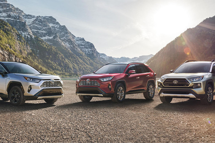Tại thị trường Mỹ, SUV Toyota RAV4 2019 có 6 biến thể để lựa chọn, bao gồm: Limited; X SE HV, Adventure, XLE Premium, XLE và LE. Giá bán của xe thấp nhất 25.500 USD (khoảng 595 triệu đồng) cho bản cấp thấp LE. Phiên bản cao cấp nhất RAV4 XSE HV sẽ có giá 33.700 USD (khoảng 786 triệu đồng).