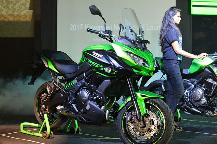 Thương hiệu xe máy Kawasaki tại thị trường Ấn Độ vừa chính thức công bố phiên bản 2019 cho mẫu sport-touring tầm trung Kawasaki Versys 650 mới. Xe sở hữu bộ tem đấu và đi kèm lựa chọn màu sắc mới ấn tượng.