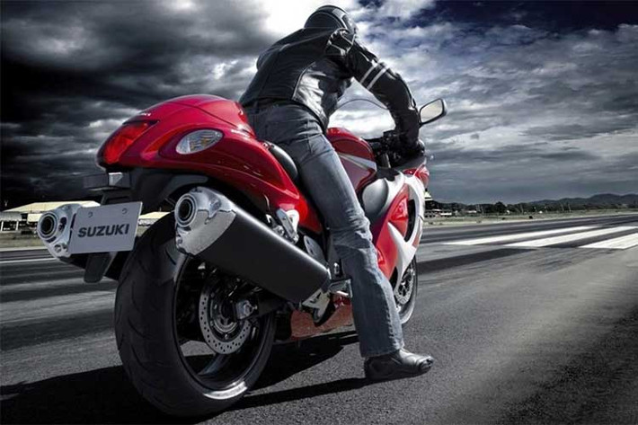 Theo nhiều nguồn tin thì rất có thể Suzuki Hayabusa 2019 mới sẽ sử dụng hệ thống van biến thiên và côn kép hoàn toàn mới được Suzuki giới thiệu trên dòng sản phẩm Gixxer 1L mới đây - những công nghệ vốn trước đây chỉ áp dụng trên những mẫu xe đua MotoGP.