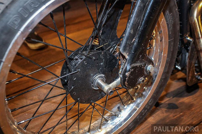 Với mong muốn giữ lại phần ngoại hình của chiếc Super Cub đời cũ, chính vì vậy các bộ phận trên xe như càng trước sau, khung chính và các bộ phận liên quan khác được giữ nguyên nên chiếc xe trông khá "khác người".