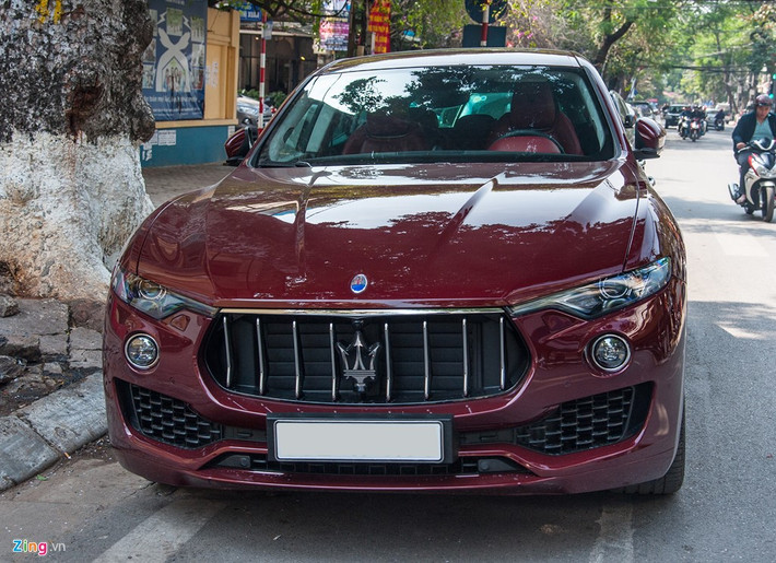 Trong khi đó, tại Việt Nam, Levante sẽ phải cạnh tranh với hàng loạt tên tuổi lớn như Porsche Cayenne, BMW X6 hay thậm chí một số mẫu SUV hạng sang của Lexus, Mercedes. Kích thước thực tế của Levante dài hơn Cayenne khoảng 15 cm.
