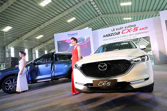Theo khảo sát của PV tại một số đại lý của thương hiệu xe Mazda tại Việt Nam trong những ngày cuối năm 2017, hiện có khá nhiều dòng xe Mazda giảm giá. Riêng mẫu xe mới ra mắt là Mazda CX-5 2018 hoàn toàn mới lại đi ngược với mức tăng tới 30 triệu đồng.
