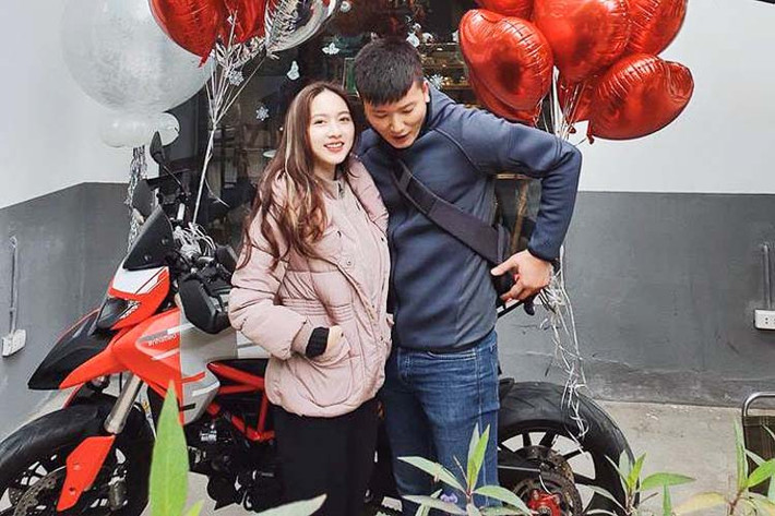 Từng được ra mắt vào hồi 2015 và về nước vào 2016, về thiết kế tổng thể - Hypermotard 939 mới gần như không có gì khác biệt so với phiên bản cũ, ngoại trừ đèn xi-nhan ở phía trước và tấm bảo vệ tay lái được làm mới.