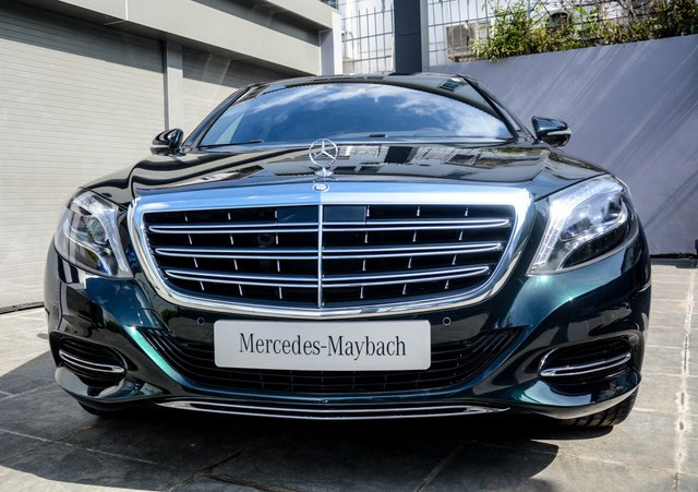 Về cơ bản sẽ không có những chiếc Mercedes-Maybach hoàn toàn giống nhau. Trên Maybach S400 4Matic mới, các chi tiết ngoại và nội thất cũng dành cho từng đối tượng khách hàng doanh nhân theo từng sở thích, phong cách khác nhau được thể hiện bên trong chiếc siêu xe sang giá rẻ này.