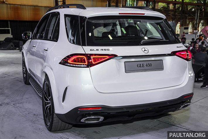 Ngoài ra, hãng xe sang Mercedes-Benz cũng đa trang bị cho GLE mới rất nhiều công nghệ, hệ thống hỗ trợ lái và an toàn tiên tiến hàng đầu thế giới, đưa GLE mới lên một chuẩn mực mới trong phân khúc xe SUV hạng sang cỡ trung.