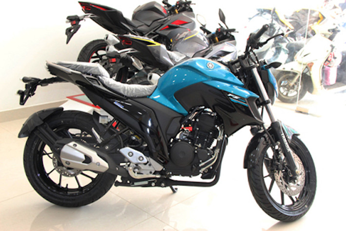 Mẫu xe môtô Yamaha FZ 25 là dòng naked-bike phân khối nhỏ giá rẻ lần đầu tiên ra mắt tại thị trường Ấn Độ vào hồi cuối tháng 1/2017 vừa qua. Mới đây, mẫu xe này đã được một đại lý nhập khẩu xe máy tư nhân không chính hãng tại TP HCM đưa về bán tại Việt Nam.