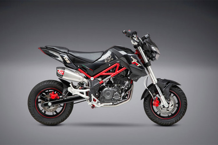 Thương hiệu môtô Ý, Benelli vừa cho ra mắt mẫu xe môtô côn tay cỡ nhỏ Benelli TNT 135 Yoshimura 2018, mẫu xe này đã được nâng cấp và bổ sung một số tính năng mạnh mẽ và cá tính hơn so với trước đây.