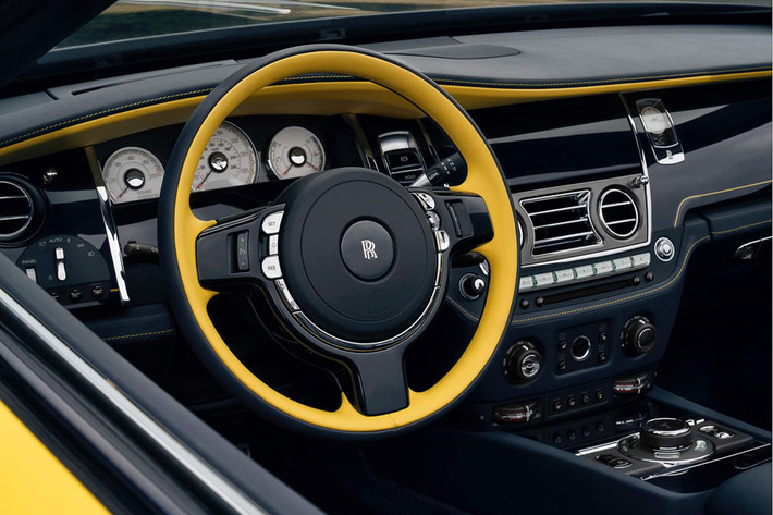 Chiếc Rolls-Royce đầy màu sắc này là của phó chủ tịch phụ trách bộ phận kỹ thuật Google, Benjamin Treynor Sloss. Xe sử dụng hai màu chủ đạo vàng và xanh cho cả ngoại thất lẫn nội thất bên trong. Ngay cả vô lăng cũng mang màu vàng-xanh. Được biết, Sloss đã yêu cầu Rolls-Royce dùng đúng màu vàng của mẫu xe đua Ferrari FXX-K mà vợ chồng ông đang sử dụng.