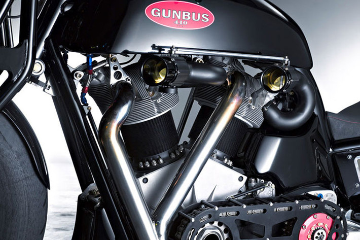 Gunbus 410 áp dụng công nghệ phun xăng điện tử, cụm động cơ "điên rồ" 6.782cc V-Twin góc tiếp 45 độ chuyển giao toàn bộ lượng mô-men xoắn cực đại 710N.m