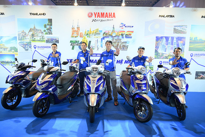 Giai đoạn 1: Blue Core Touring xuyên Việt gồm 5 nhóm, mỗi nhóm gồm 10 thành viên là các tay lái chuyên nghiệp sử dụng các dòng xe tay ga thể hệ mới sử dụng đông cơ Blue Core của Yamaha. 5 nhóm sẽ xuất phát từ các tỉnh, thành phố lần lượt là: Hà Nội, Thanh Hóa, Đà Nẵng, Đắk Lắk, Cà Mau tập kết tại TP.HCM. Hành trình diễn ra từ ngày 23/9 đến 26/9.