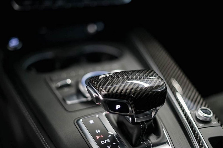 Trong khi đó, với các cải tiến của ABT, động cơ V6 2.9l tăng áp kép của mẫu xe thể thao Audi RS5 có công suất 503 mã lực và mô-men xoắn 689Nm.