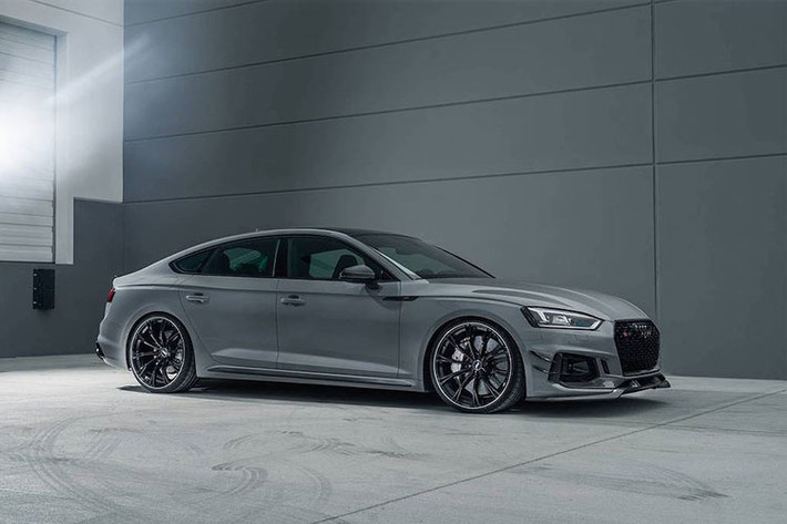 Cuối cùng, "dàn chân" của xe được độ mâm 10 cánh kép Sport GR đặc trưng của ABT, với đường kính lên tới 21 inch. Dù chưa công bố mức giá cho gói RS5-R Sportback, nhưng ABT đã tuyên bố sẽ chỉ nâng cấp đúng 50 chiếc RS5 Sportback lên cấu hình này. Những chiếc xe đầu tiên sẽ được dành cho các thị trường Mỹ và Canada, với sự hợp tác hỗ trợ từ xưởng TAG Motorsports ở Mỹ.