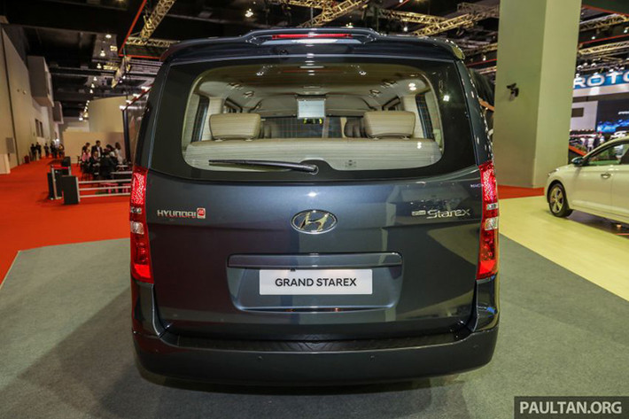 Tại thị trường Malaysia, giá xe Hyundai Grand Starex 2.5 CRDI VGT Executive bản nâng cấp 2019 đã tăng 3.000 RM, với giá bán ra từ 148.888 RM (khoảng 830 triệu đồng) lên 151.888 RM (khoảng 846,9 triệu đồng).