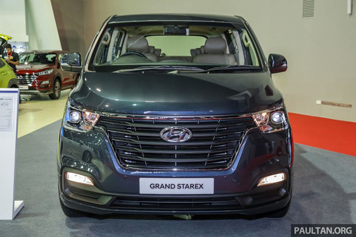 Tại Việt Nam, mẫu xe van Hyundai Starex xuất hiện khá nhiều, thường được các công ty hay tổ chức sử dụng để chở hàng hoặc chở người số lượng lớn. Đây được xem là đối thủ Kia Grand Carnival (hay Kia Sedona).