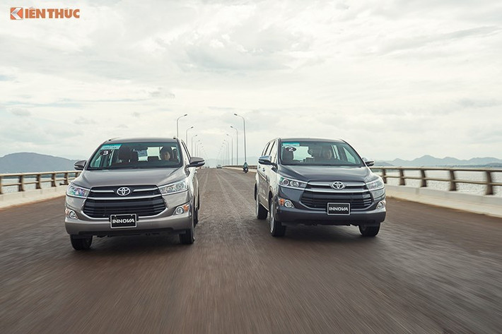 Ngay trong ngày đầu tiên của tháng 11/2017, nhà sản xuất xe ôtô Toyota tại Việt Nam (TMV) đã ra thông báo áp dụng bảng giá mới cho toàn bộ các phiên bản của 3 mẫu xe là Vios, Innova và Altis theo chiều hướng giảm giá từ 24 đến 58 triệu đồng. Đây là những mẫu xe đang được lắp ráp dạng CKD tại thị trường Việt Nam.