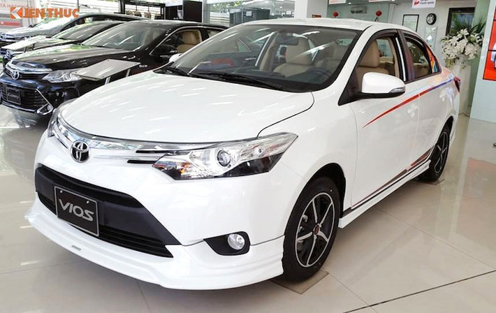 Mức giảm nhiều nhất được áp dụng cho mẫu xe sedan cỡ B là Toyota Vios. Phiên bản cao cấp nhất là Vios TRD có mức giảm kỷ lục 58 triệu đồng, xuống còn 586 triệu đồng. Bản Vios giảm ít nhất là Limo (taxi) cũng có mức giảm tới 48 triệu đồng, xuống còn 484 triệu đồng.
