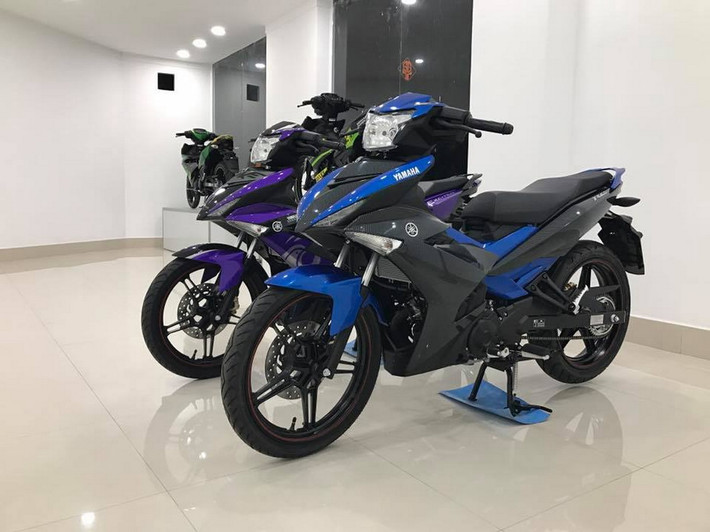 So với những phiên bản đang được Yamaha bán ra trên thị trường xe máy Việt, dàn xe Exciter 150 màu mới tại miền Tây không có nhiều khác biệt về thông số kỹ thuật nhưng ngoại hình được lột xác - bắt mắt và cá tính hơn nhiều so với trước đây khiến cho nhiều bạn trẻ quan tâm hơn.