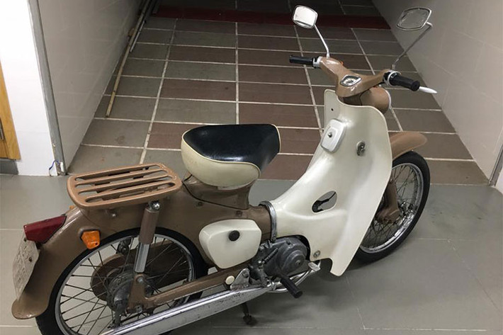 Kể từ năm 1966, khi thế hệ thứ 2 của dòng xe ra đời, động cơ của xe đã sử dụng kết cấu trục cam đặt ở trên đỉnh, tác động trực tiếp vào xú-páp qua cò (OHC). Tại Việt Nam hiện nay, chỉ tính riêng tới việc tìm ra một chiếc Honda Super Cub C100 cũng là một thử thách rất khó khăn, chưa kể tới một chiếc xe trong tình trạng hoàn hảo sẽ có mức giá lên đến cả trăm triệu đồng.